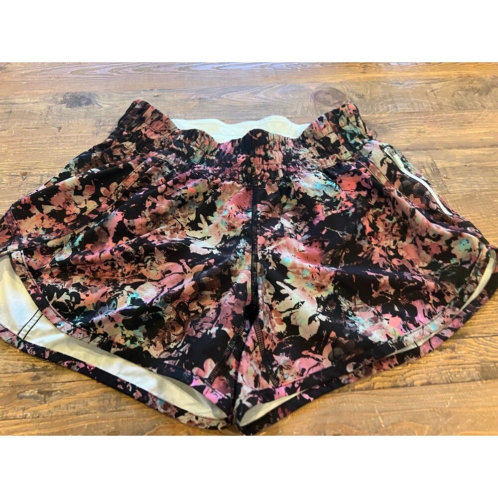 Lululemon Tracker Shorts Stencil Blossom Red Multi Low Rise 4" Brief Lined Sz 6